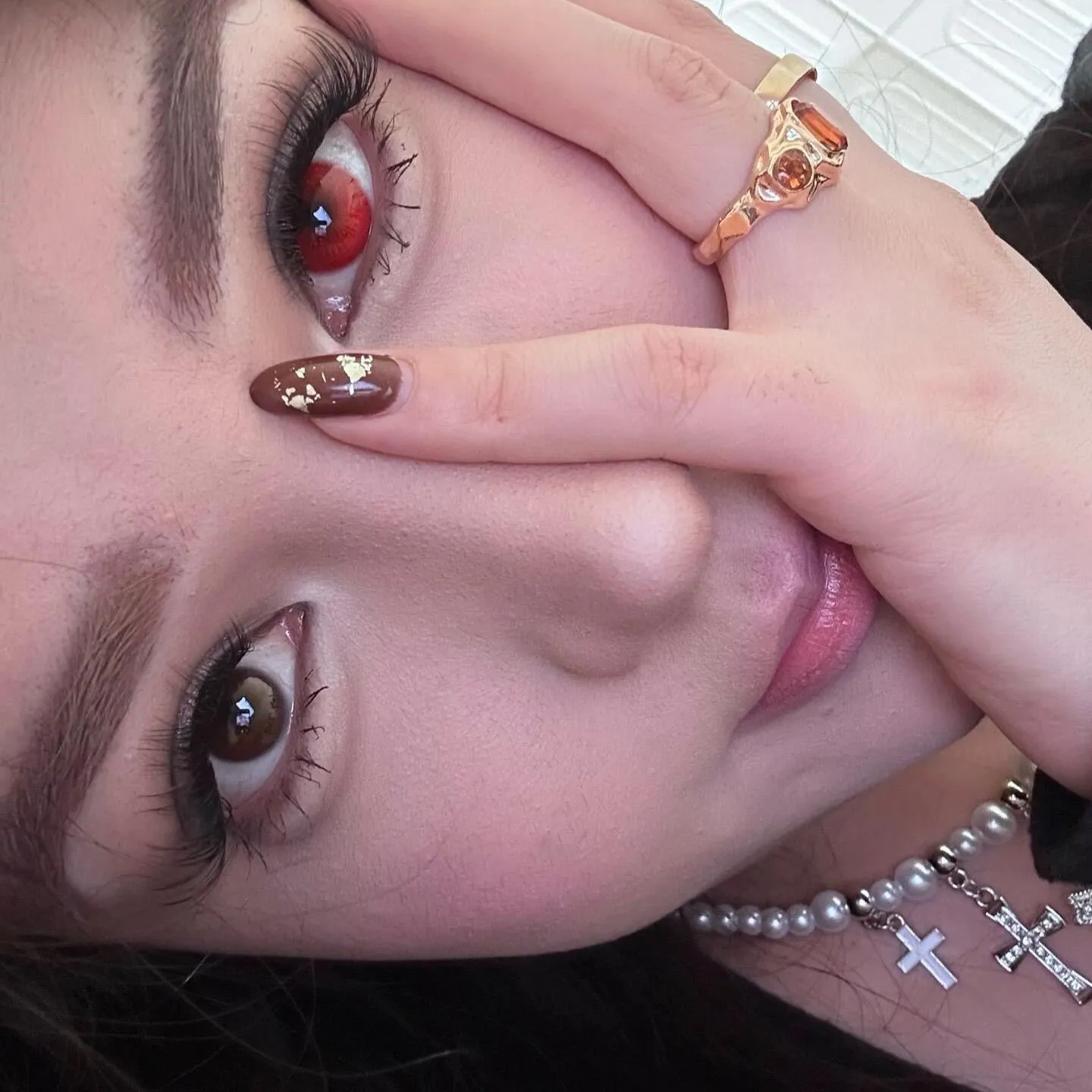 EYELENSY Mysteria červená Barevné Kontaktní Čočky 6 Měsíců